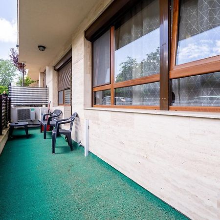 Sunny Apartment In Studentski Grad, Behind Unss Sofia Exterior photo