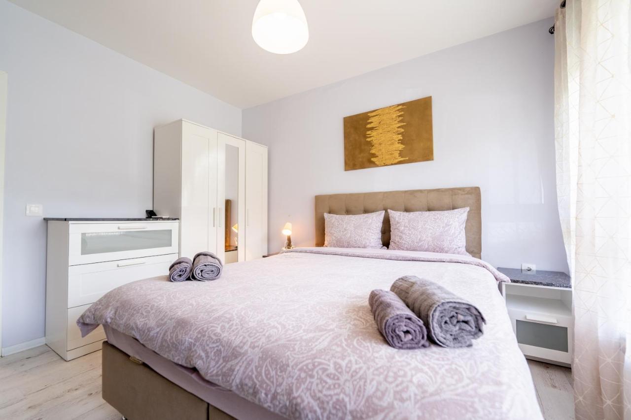 Sunny Apartment In Studentski Grad, Behind Unss Sofia Exterior photo